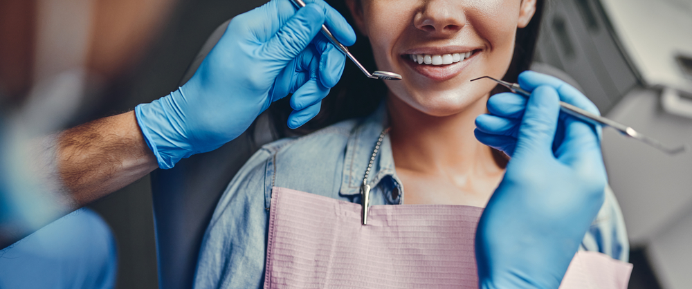 Całościowe leczenie dentystyczne – znajdź drogę do zdrowej i pięknego uśmiechów.